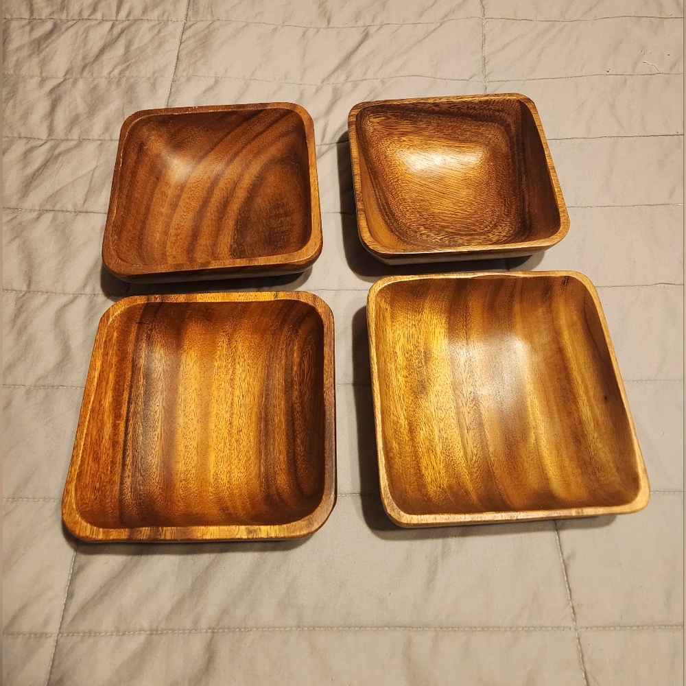 Set of 4 wooden bowls